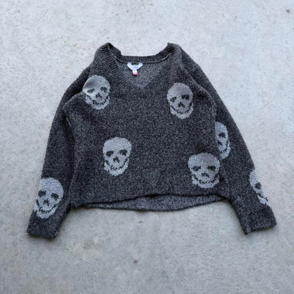 Really Cute and Soft Skull V neck Sweatshirt